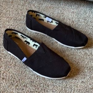Black canvas women’s Toms size 9
